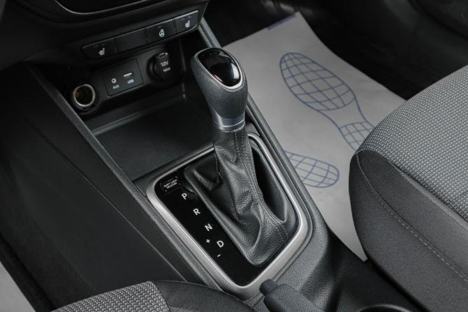 Hyundai Solaris II с пробегом 2018 года, цена 1 319 000 рублей, 149700 км, седан, Автокод Объявления