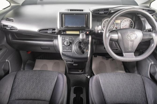 Toyota Wish II с пробегом 2012 года, цена 1 299 000 рублей, 178000 км, минивэн, Автокод Объявления