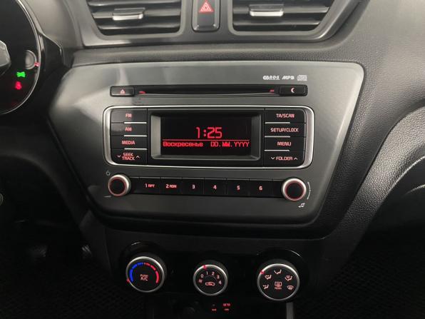 Kia Rio III Рестайлинг с пробегом 2015 года, цена 925 000 рублей, 175945 км, седан, Автокод Объявления