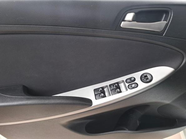 Hyundai Solaris I Рестайлинг с пробегом 2016 года, цена 963 000 рублей, 98000 км, хэтчбек, Автокод Объявления