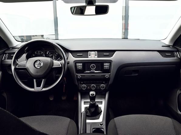 Skoda Octavia III (A7) с пробегом 2017 года, цена 1 599 000 рублей, 61776 км, лифтбек, Автокод Объявления