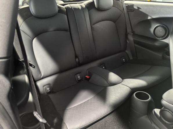Mini Hatch III (F55/F56) Рестайлинг 2 с пробегом 2021 года, цена 3 199 700 рублей, 15841 км, хэтчбек, Автокод Объявления