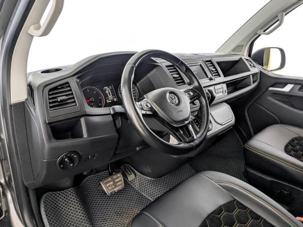 Volkswagen Multivan T6 Рестайлинг с пробегом 2019 года, цена 4 760 000 рублей, 85214 км, минивэн, Автокод Объявления