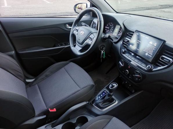 Hyundai Solaris II Рестайлинг с пробегом 2022 года, цена 1 549 000 рублей, 53497 км, седан, Автокод Объявления