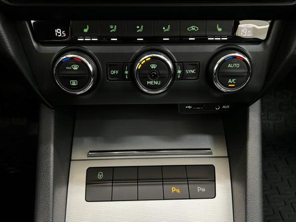 Skoda Octavia III (A7) с пробегом 2017 года, цена 1 670 000 рублей, 152224 км, лифтбек, Автокод Объявления