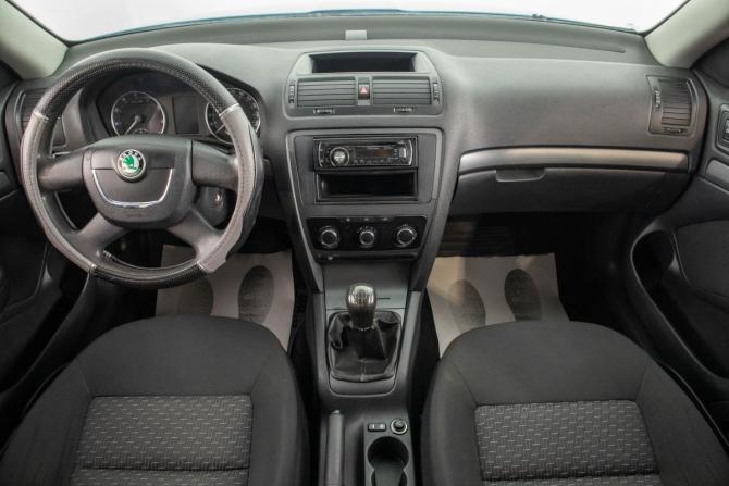 Skoda Octavia II (A5) Рестайлинг с пробегом 2009 года, цена 729 000 рублей, 202000 км, лифтбек, Автокод Объявления