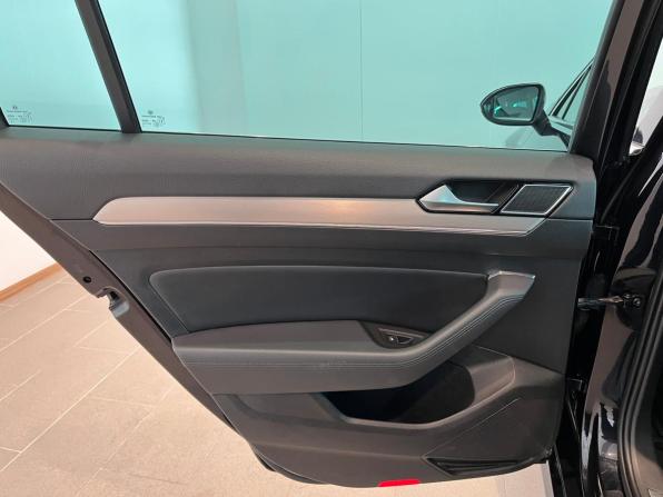 Volkswagen Passat B8 Рестайлинг с пробегом 2019 года, цена 2 120 000 рублей, 320253 км, универсал, Автокод Объявления
