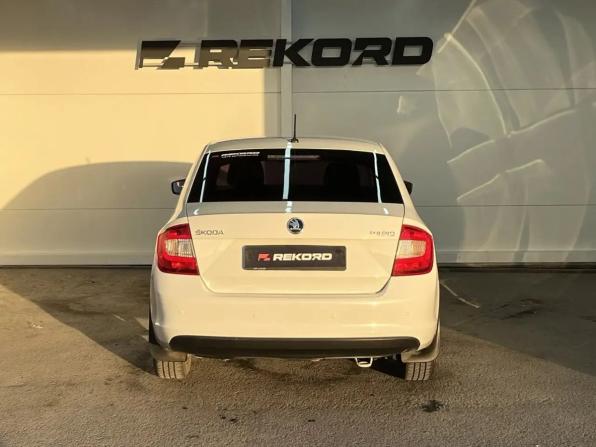 Skoda Rapid I с пробегом 2015 года, цена 1 228 000 рублей, 150000 км, лифтбек, Автокод Объявления