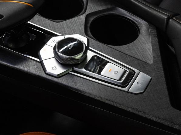 Changan UNI-V I с пробегом 2023 года, цена 2 229 000 рублей, 41578 км, лифтбек, Автокод Объявления