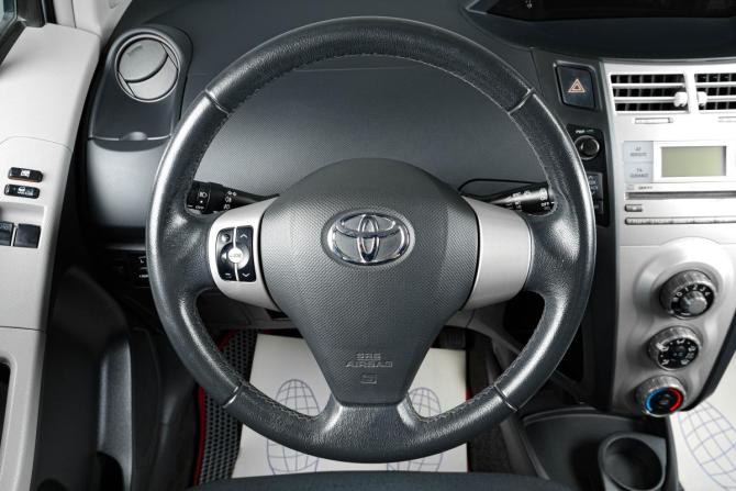 Toyota Yaris II с пробегом 2007 года, цена 649 000 рублей, 74400 км, хэтчбек, Автокод Объявления