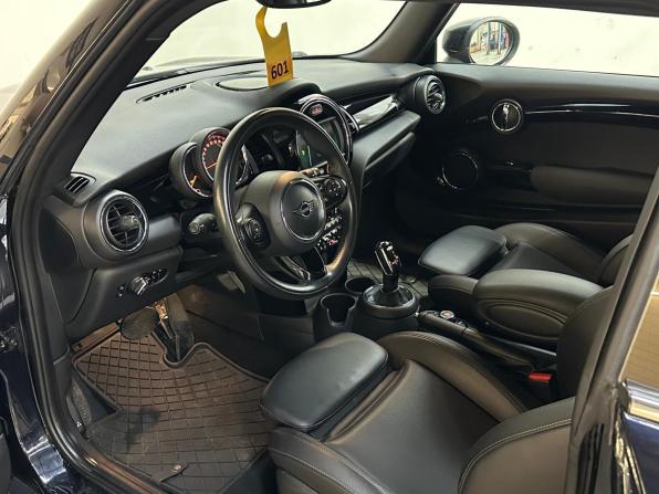 Mini Hatch III (F55/F56) Рестайлинг с пробегом 2020 года, цена 2 120 000 рублей, 85157 км, хэтчбек, Автокод Объявления