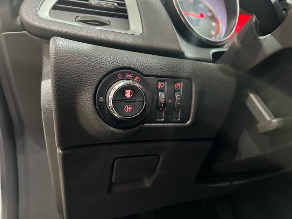 Opel Astra J Рестайлинг с пробегом 2012 года, цена 779 900 рублей, 180000 км, хэтчбек, Автокод Объявления