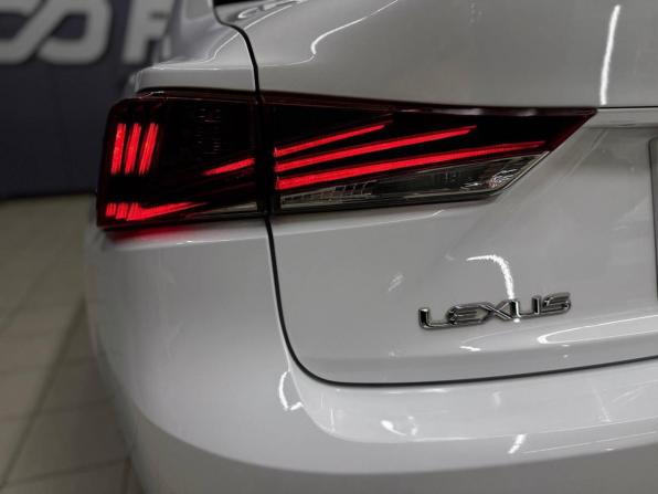 Lexus IS III Рестайлинг с пробегом 2017 года, цена 2 624 000 рублей, 219488 км, седан, Автокод Объявления