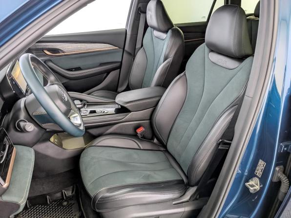 Geely Monjaro I с пробегом 2023 года, цена 2 995 000 рублей, 44990 км, внедорожник, Автокод Объявления