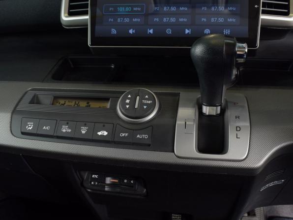 Honda Freed I с пробегом 2010 года, цена 999 995 рублей, 97340 км, компактвэн, Автокод Объявления