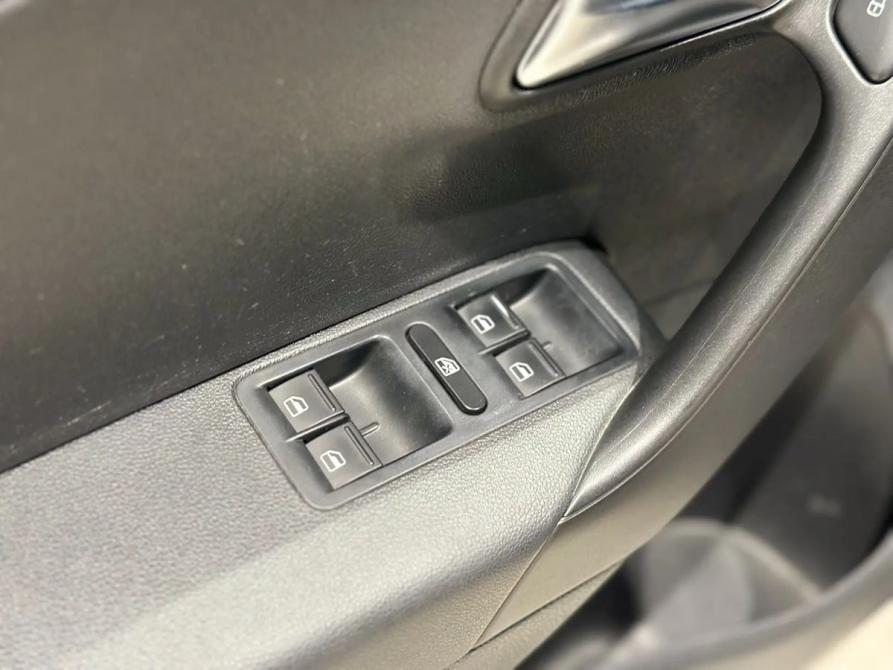 Volkswagen Polo V Рестайлинг Новосибирск  - изображение 15