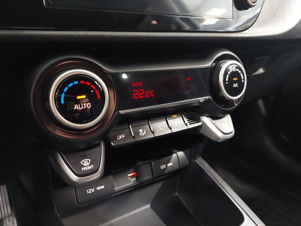 Kia Rio IV Рестайлинг с пробегом 2021 года, цена 1 920 000 рублей, 27100 км, хэтчбек, Автокод Объявления