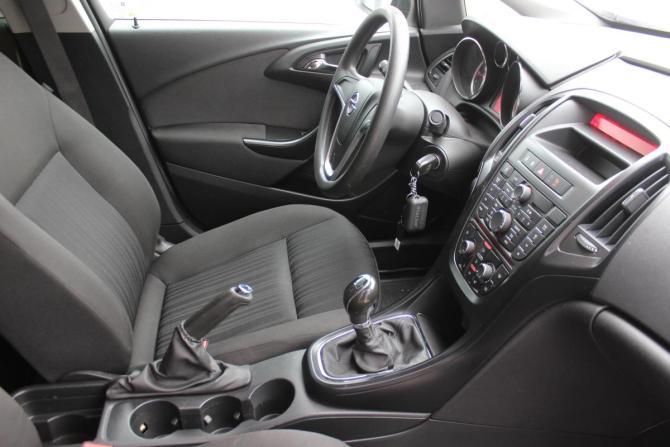 Opel Astra J Рестайлинг с пробегом 2014 года, цена 817 000 рублей, 195352 км, седан, Автокод Объявления