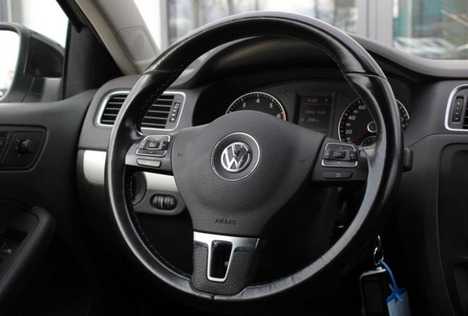 Volkswagen Jetta VI с пробегом 2013 года, цена 1 090 000 рублей, 198445 км, седан, Автокод Объявления