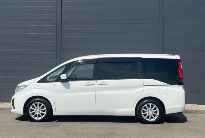 Honda Stepwgn V Рестайлинг с пробегом 2018 года, цена 1 860 000 рублей, 100000 км, минивэн, Автокод Объявления
