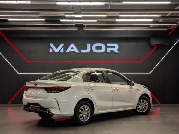 Kia Rio IV Рестайлинг с пробегом 2021 года, цена 1 390 000 рублей, 97751 км, седан, Автокод Объявления