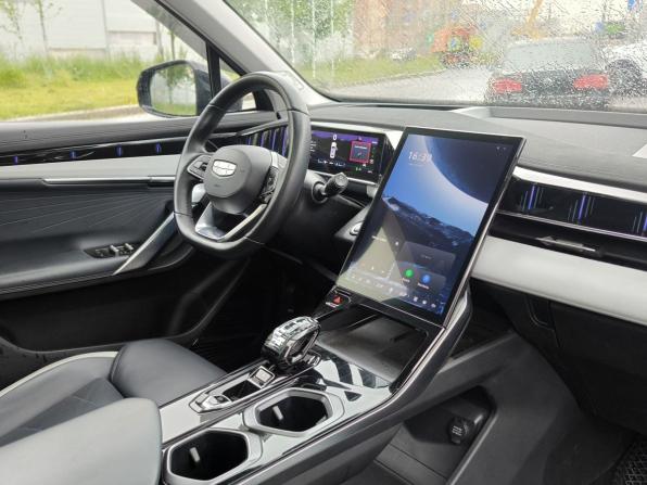 Geely Atlas II с пробегом 2024 года, цена 2 750 000 рублей, 65725 км, внедорожник, Автокод Объявления