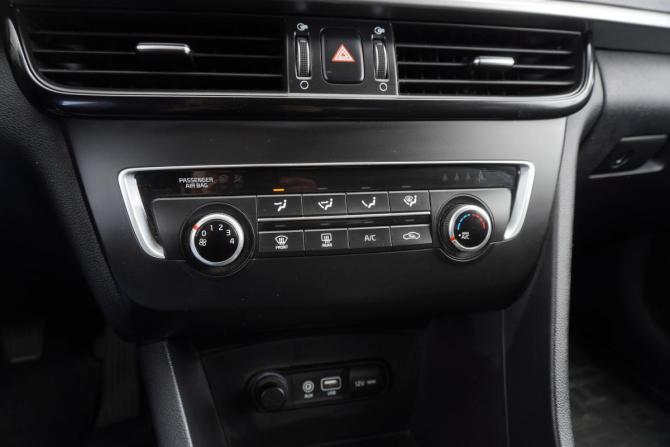Kia Optima IV Рестайлинг с пробегом 2018 года, цена 1 567 000 рублей, 172000 км, седан, Автокод Объявления