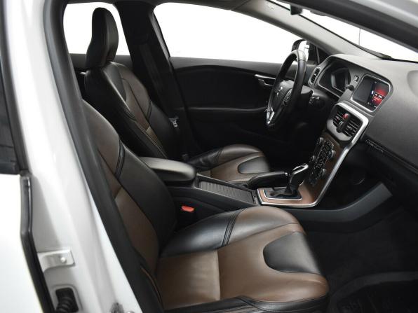 Volvo V40 Cross Country I Рестайлинг с пробегом 2017 года, цена 1 920 000 рублей, 100114 км, хэтчбек, Автокод Объявления