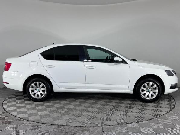 Skoda Octavia III (A7) Рестайлинг с пробегом 2018 года, цена 1 477 000 рублей, 171063 км, лифтбек, Автокод Объявления