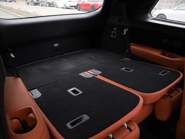 Li Auto (Lixiang) L9 I с пробегом 2023 года, цена 4 999 000 рублей, 84821 км, внедорожник, Автокод Объявления