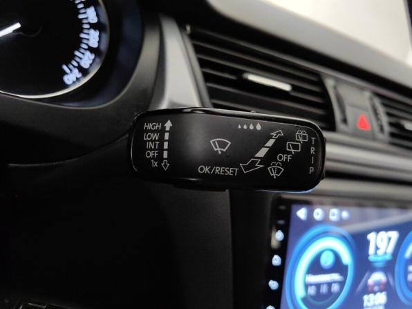 Skoda Rapid I с пробегом 2017 года, цена 999 000 рублей, 140355 км, лифтбек, Автокод Объявления