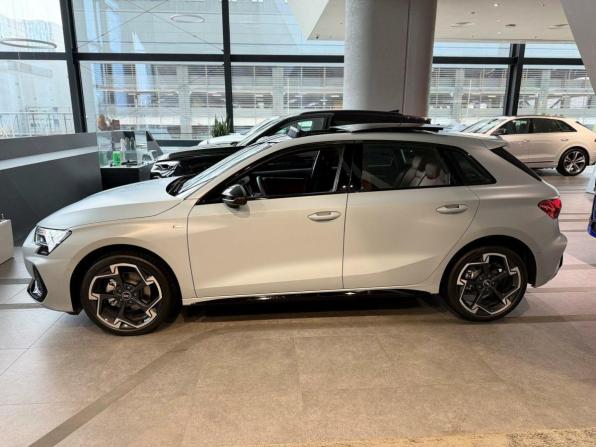 Новый Audi A3 IV (8Y) Рестайлинг 2025 года, цена 4 295 100 рублей, хэтчбек, Автокод Объявления