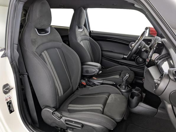 Mini Hatch III (F55/F56) Рестайлинг с пробегом 2020 года, цена 3 300 000 рублей, 84934 км, хэтчбек, Автокод Объявления