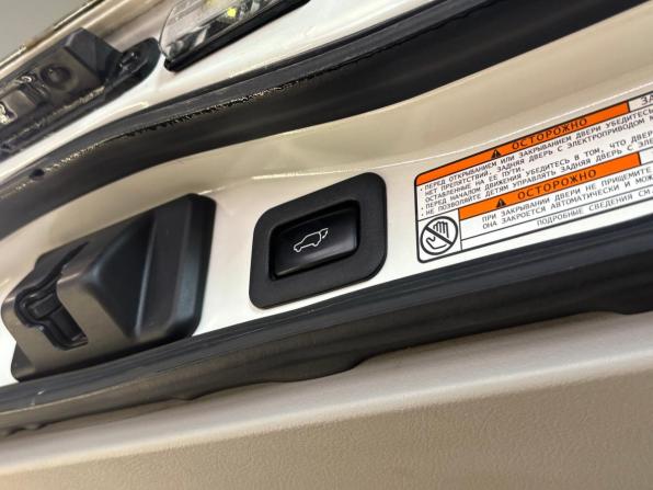 Toyota Land Cruiser 200 Series Рестайлинг 2 с пробегом 2017 года, цена 6 400 000 рублей, 132890 км, внедорожник, Автокод Объявления