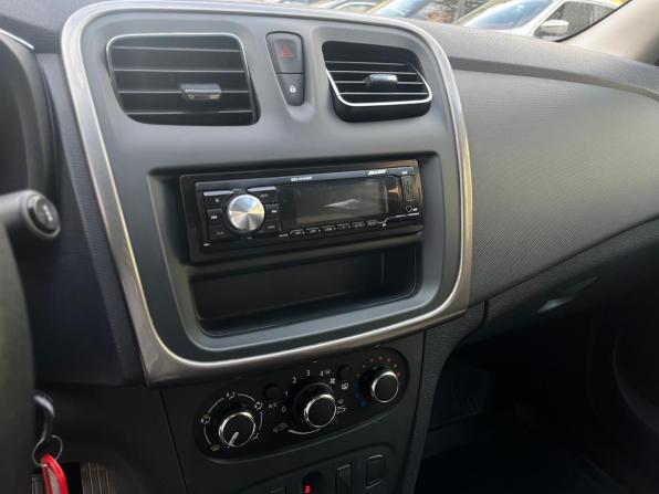 Renault Logan II с пробегом 2017 года, цена 679 000 рублей, 170200 км, седан, Автокод Объявления