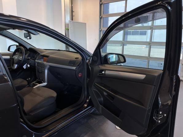 Opel Astra H Рестайлинг с пробегом 2012 года, цена 510 000 рублей, 243716 км, седан, Автокод Объявления