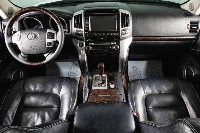 Toyota Land Cruiser 200 Series Рестайлинг 1 с пробегом 2013 года, цена 3 499 000 рублей, 268000 км, внедорожник, Автокод Объявления