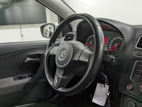Volkswagen Polo V с пробегом 2014 года, цена 950 000 рублей, 93000 км, седан, Автокод Объявления