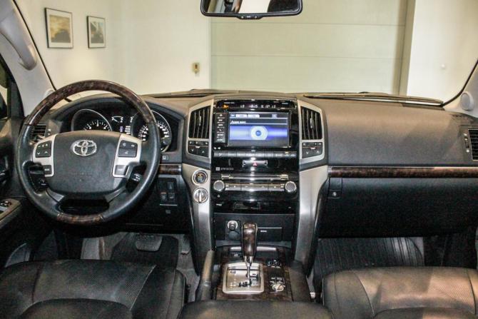 Toyota Land Cruiser 200 Series Рестайлинг 1 с пробегом 2013 года, цена 3 950 000 рублей, 221571 км, внедорожник, Автокод Объявления