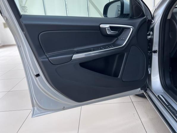 Volvo S60 II Рестайлинг с пробегом 2016 года, цена 1 300 000 рублей, 224229 км, седан, Автокод Объявления
