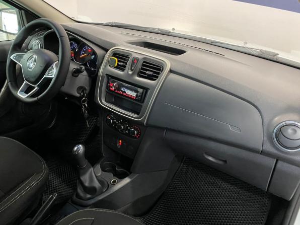 Renault Logan II Рестайлинг с пробегом 2018 года, цена 700 000 рублей, 126694 км, седан, Автокод Объявления