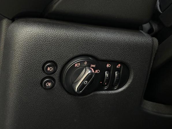 Mini Hatch III (F55/F56) Рестайлинг с пробегом 2020 года, цена 2 120 000 рублей, 85157 км, хэтчбек, Автокод Объявления