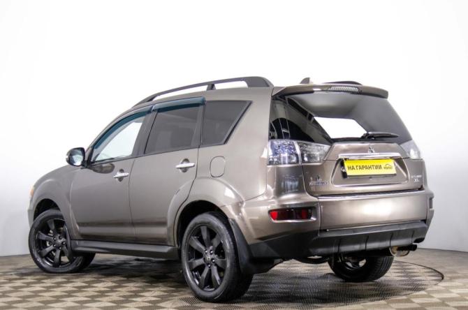 Mitsubishi Outlander II Рестайлинг с пробегом 2010 года, цена 1 099 000 рублей, 261530 км, внедорожник, Автокод Объявления