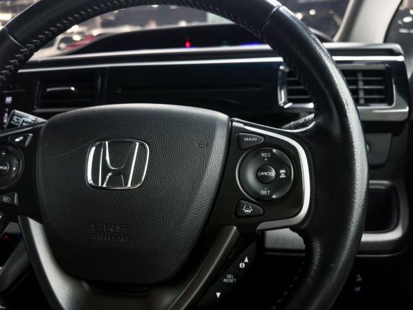 Honda Stepwgn V с пробегом 2016 года, цена 2 000 000 рублей, 135497 км, минивэн, Автокод Объявления