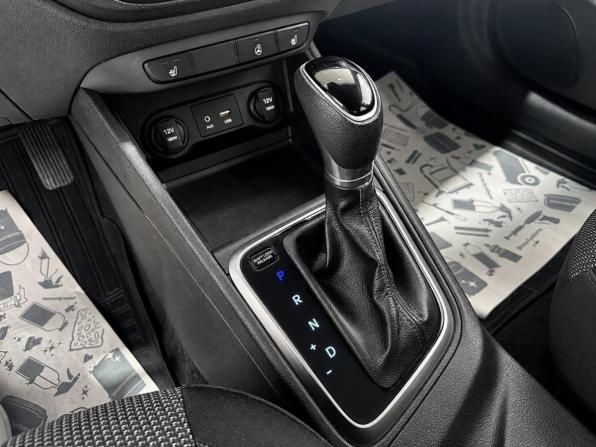 Hyundai Solaris II с пробегом 2017 года, цена 1 250 000 рублей, 174000 км, седан, Автокод Объявления