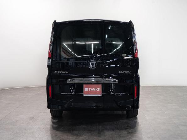 Honda Stepwgn V Рестайлинг с пробегом 2018 года, цена 2 200 000 рублей, 103200 км, минивэн, Автокод Объявления
