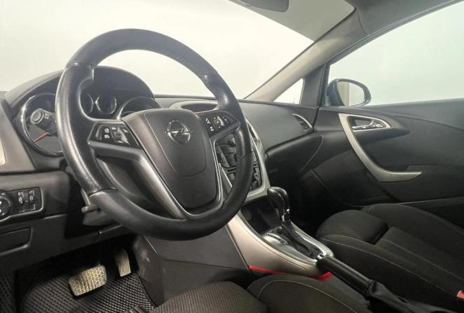 Opel Astra J Рестайлинг с пробегом 2011 года, цена 755 000 рублей, 124999 км, хэтчбек, Автокод Объявления