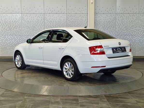 Skoda Octavia III (A7) Рестайлинг с пробегом 2017 года, цена 1 010 000 рублей, 123054 км, лифтбек, Автокод Объявления