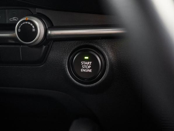 Mazda 3 IV (BP) с пробегом 2021 года, цена 1 630 000 рублей, 83126 км, хэтчбек, Автокод Объявления