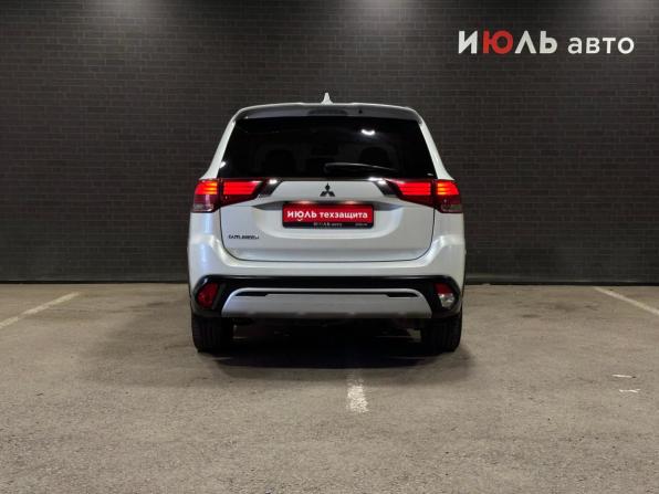 Mitsubishi Outlander III Рестайлинг 3 с пробегом 2021 года, цена 2 270 000 рублей, 137629 км, внедорожник, Автокод Объявления